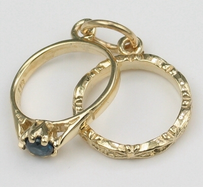 A charming 9ct Gold charm  A6001 OUT OF STOCK 1